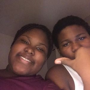 Meet your Posher, Mia